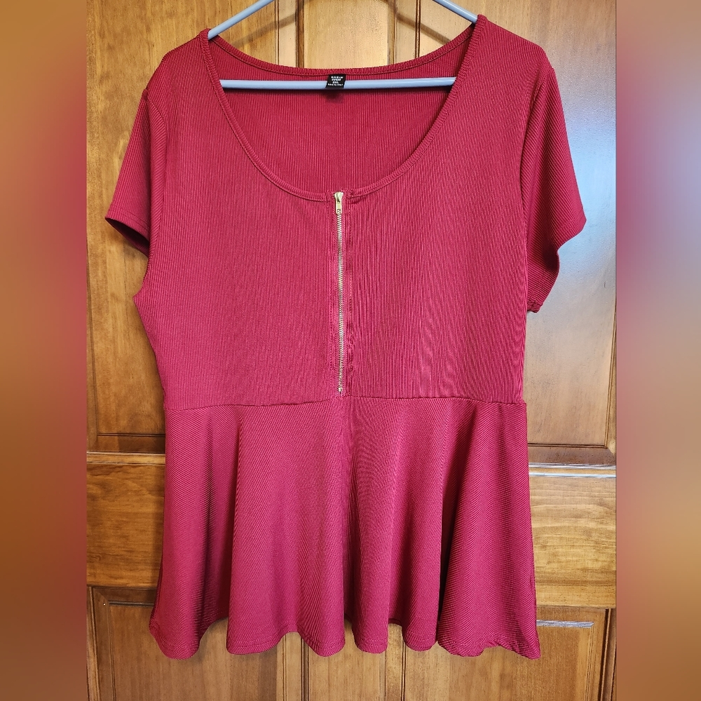 SHEIN Curve 2XL Red zip front Blouse.  Great peplin design.   Only worn once.